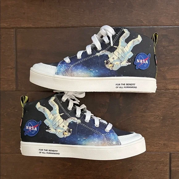 Skechers Boys High-Top Sneakers - Black and White with Astronaut Design, Size 3 - Picture 1 of 9